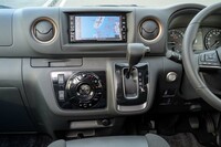 ガソリン、ディーゼルを問わずトランスミッションは全車で7段ATへと刷新。MTの設定はなくなった。