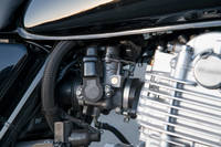 燃料供給はフューエルインジェクション。現代のバイクらしくエネルギー効率と環境性能の向上が図られている。