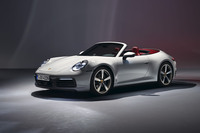 3061万3000円の「GT-R NISMOスペシャルエディション」の価格で、「ポルシェ911」だったら「ターボ」（2832万円）や「GT3」（2628万円）まで狙える。