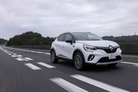 「キャプチャー」の走りは、ガソリンターボエンジンの伸びのよさとしなやかに動く足まわりが特徴。快適なのにスポーティーにも走れるオールラウンダーだ。