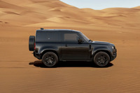 「ランドローバー・ディフェンダー」を真っ黒に仕立てた限定車「ダブルオーブラックエディション」登場の画像