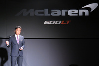 発表会の冒頭にて、あいさつに立つマクラーレン・オートモーティブ・アジア 日本支社代表の正本嘉宏氏。