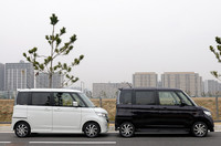 サイドビューは瓜二つ。見分ける要素はアルミホイールのバッジだけ。