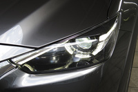 新たに採用された「アダプティブLEDヘッドライト」。