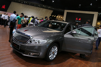 こちらは民生用の「H7」シリーズ。今回の北京滞在では、街中を走っているのを1度だけ目撃した。