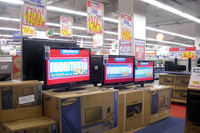 イタリアで「地デジ」出始めの頃の量販店。2008年3月撮影。