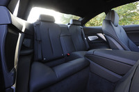 後席の様子。こちらの定員は2名となっている。