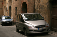 「フィアット・ムルティプラ」