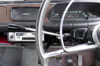 ステアリングコラムから生えたシフトレバー。慣れればどうということもないのだろうが、フロアシフトとは全然違う操作方法……というか、操作方向に悪戦苦闘した。