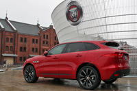 ジャガー初のパフォーマンスSUV「Fペース」発売の画像