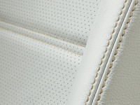 「日産ムラーノ」にホワイトレザーの特別仕様車の画像