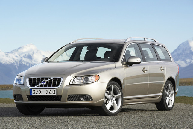 一番高い値上げで25万円アップとなる「V70 T-6」（写真は欧州モデル）。