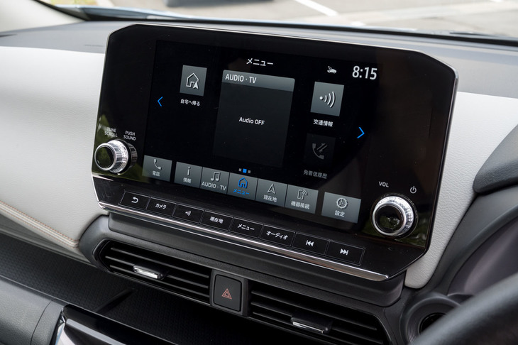 「P」に標準で、「G」にオプションで用意される9インチのナビゲーションシステム。スマートフォンとの連携機能付きで、Apple CarPlayやAndroid Autoに対応している。