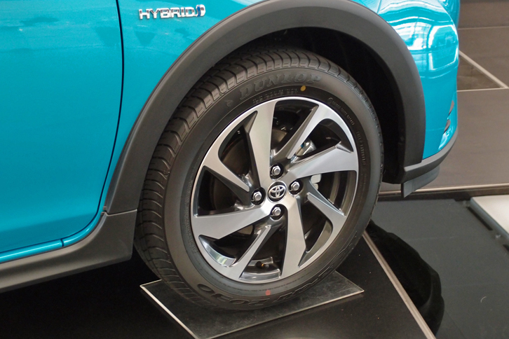 アクア クロスオーバー（アルミホイール）