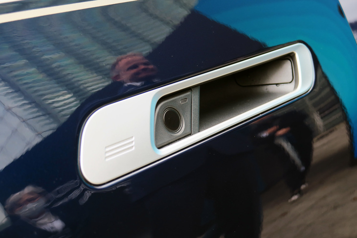 BMW i7 xDrive60eエクセレンス（ドアオープナー）