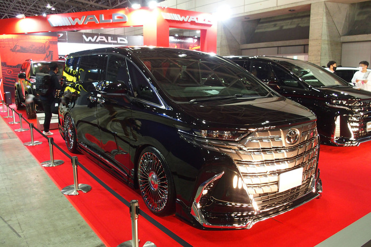 トヨタ・アルファード（WALD）