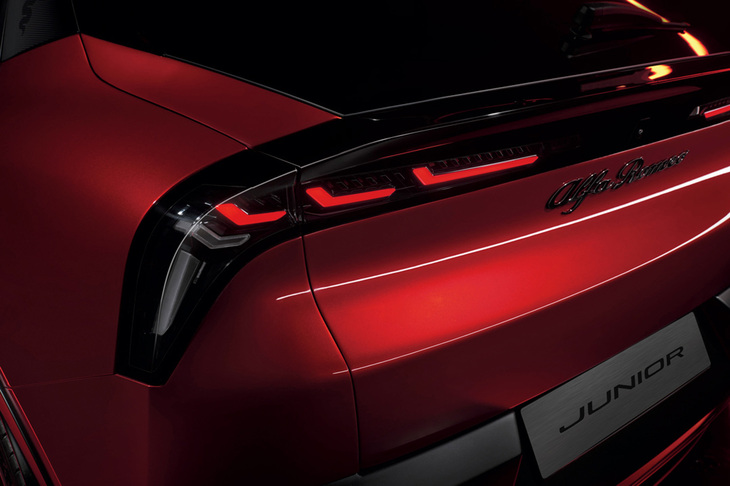 マイルドハイブリッド車（MHEV）と純電気自動車（BEV）が導入される。MHEVは「Ibrida」、BEVは「Elettrica」と呼ばれる。