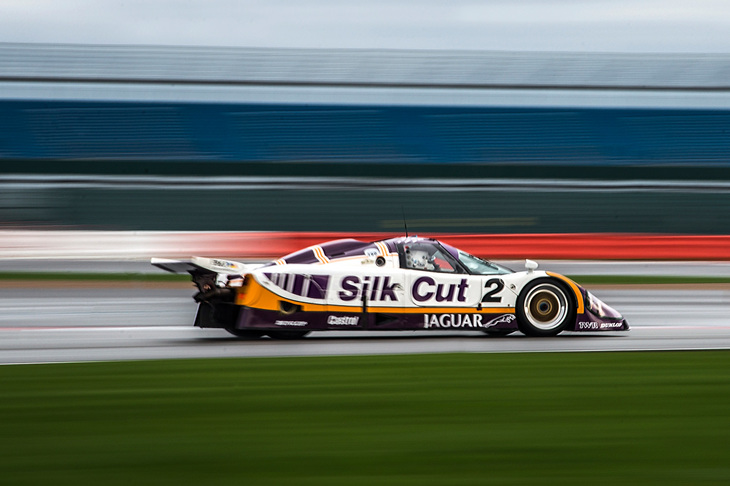 ジャガーは1985年に、当時グループC規定で競われていた世界耐久選手権に参戦。1988年には「XJR-9LM」でルマン優勝を果たした。