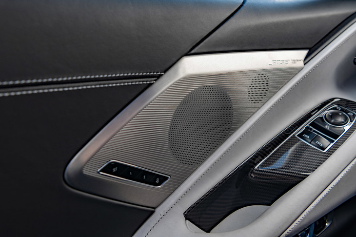 「2LT」と「3LT」には、14基のスピーカーからなるBOSEパフォーマンスシリーズのオーディオが搭載される。