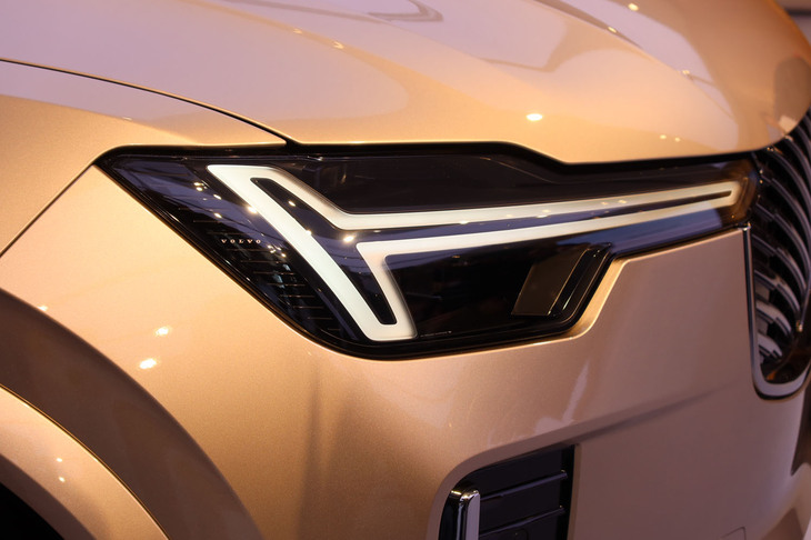 ボルボXC90プラスB5 AWD（ヘッドランプ）