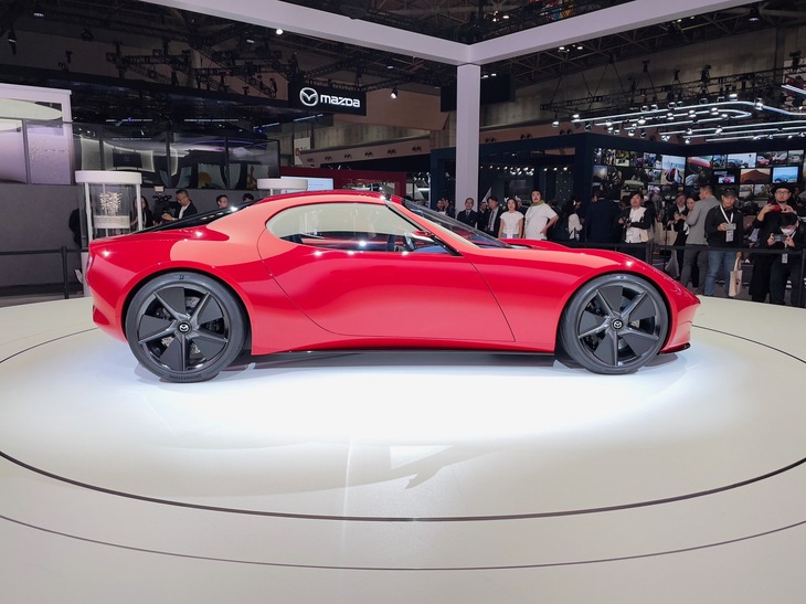 パワートレインは充電可能な「2ローターRotary-EVシステム」が想定されている。最高出力は370PS！