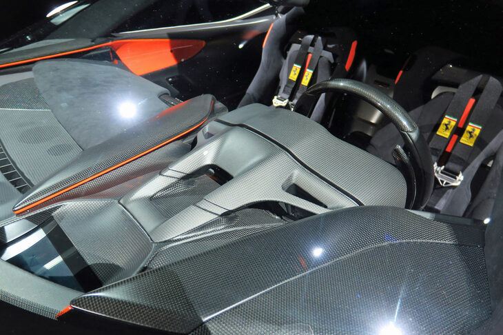 フェラーリSF90 XXストラダーレ（メーターカウル）