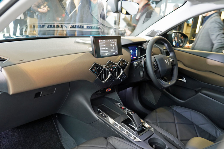 「グランシック」グレード（写真）と「ソーシック」グレードのインテリアテーマは「バスチーユ」。フランス革命の起点に由来するという。