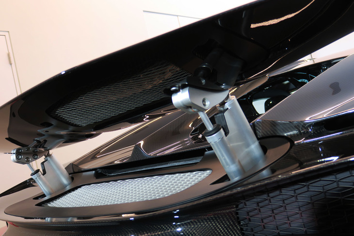 ブガッティ・シロン（リアウイング）