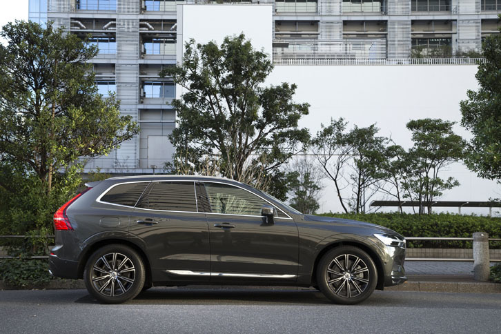 新世代プラットフォームを用いて開発された、2代目「ボルボXC60」。日本では2017年10月にデビューした。