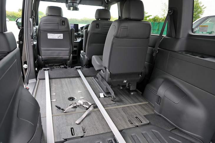 ホンダ・ステップワゴン スパーダ 車いす仕様車 2-3列目乗車タイプ