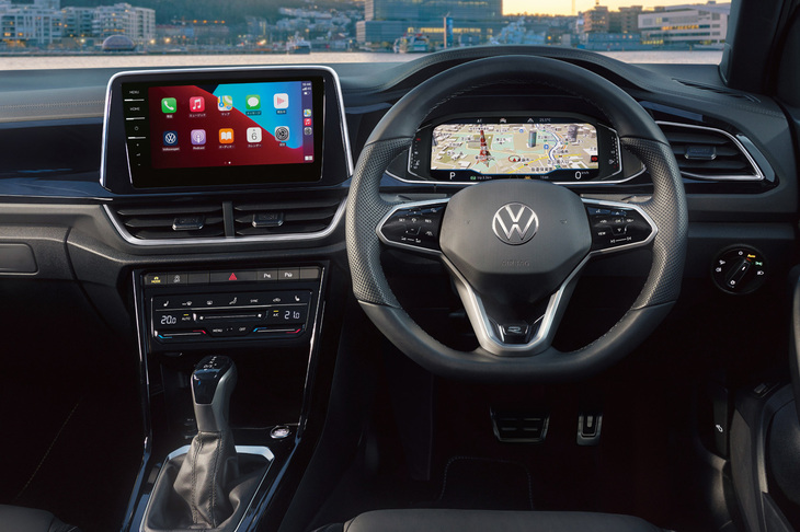 ダッシュボードやドアトリムにソフトタッチの素材を採用。インテリア全体の質感をアップさせている。