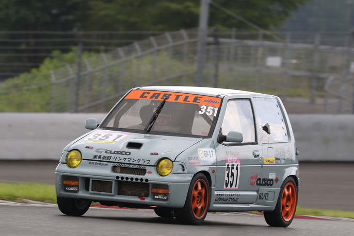 過給機付きエンジンのAT車によるGP-1-Tクラスで優勝した「CASTLEリンクマンクラブW」。ベース車両である2代目「スズキ・アルト ワークス」のデビューは1988年だから、もう30年以上前になるわけだ。