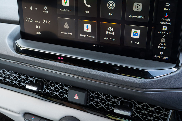 ハンズオフ走行機能の搭載に関しては、国際的に「ドライバーモニタリング機能を備えること」が要件となっており、「アコードe：HEV Honda SENSING 360＋」にも、センターディスプレイの基部にドライバーの様子を監視するカメラが装備される。