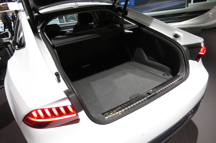 アウディA7スポーツバック（ラゲッジスペース）
