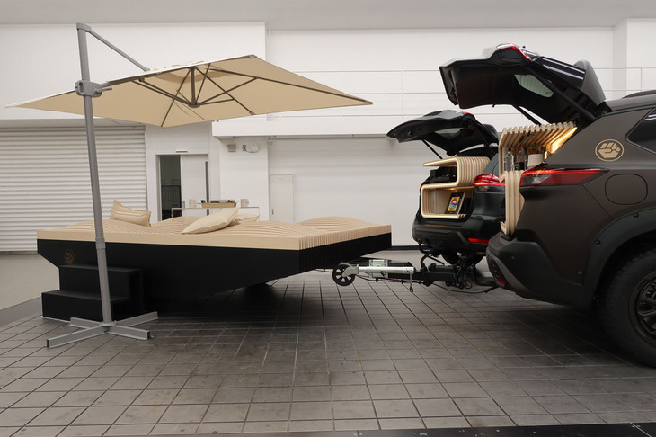 「エクストレイル アンワインドコンセプト」がけん引するトレーラー型テラス。