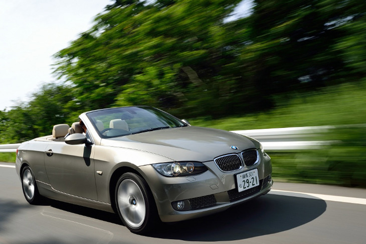 3台目のドイツ車となったE90型の「BMW 335iカブリオレ」。納車初日にトランスミッションがブッ壊れたが、今となってはいい思い出だ。（写真＝池之平昌信）