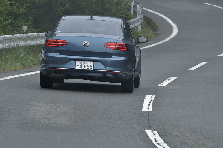 ボディーカラーは写真の「アトランティックブルーメタリック」を含む全8色が設定される。