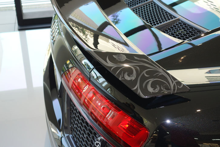 唐草模様といっても、ドロボーの風呂敷包みのようなものではなく、もっと“エレガント”な感じ。