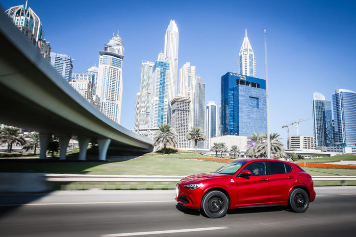 速さは「AMG GLC63」と同等で、ハンドリングは「マカン」のいいライバル。それら両方を備えた「ステルヴィオ クワドリフォリオ」は目下最速のSUVと言えるのではないだろうか。