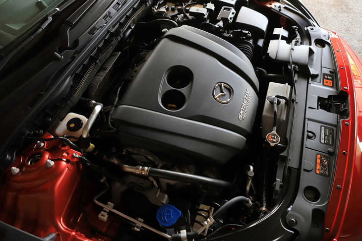 フロントに横置きされる2.5リッター直4 DOHC 16バルブエンジンは、最高出力190ps、最大トルク252Nmを発生。気筒休止システムを新たに採用した。燃費は14.8km/リッター（JC08モード）、14.2km/リッター（WLTCモード）。