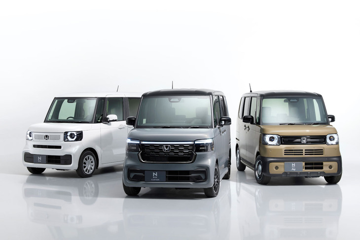 写真左から「N-BOX」「N-BOXカスタム」「N-BOXジョイ」。ジョイはシリーズ第3のモデルとしてリリースされた。