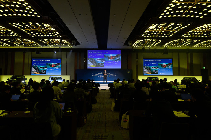 東京・六本木で開催された新車発表イベント「フォルクスワーゲン ニューモデルプレスプレゼンテーション2024」の様子。会場には多くの報道関係者が詰めかけた。