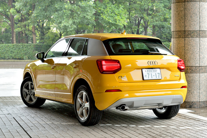 「Q2 1.0 TFSIスポーツ」と「Q2 1.4 TFSIシリンダーオンデマンド スポーツ（含むファーストエディション）」のCピラーには「アイスシルバー メタリック」のブレードが標準装備（ボディーカラー「フロレットシルバー メタリック」の場合はボディー同色）となる。