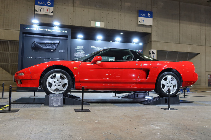 ホンダNSX（ヘリテージサービス説明用の展示車両）