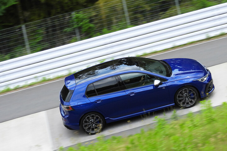 開発関係者いわく、「ゴルフR」のライバルとの最大の違いは、高い動力性能と快適性の両立にあるという。