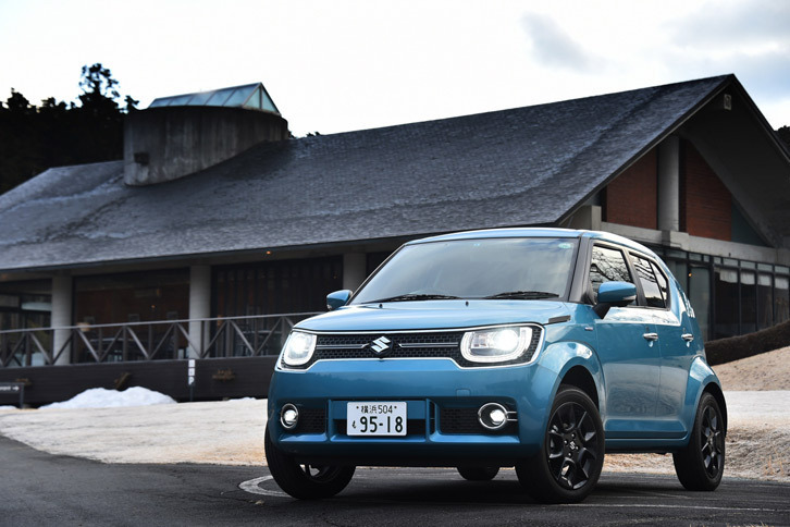 「イグニス」は全長が3700mm、ホイールベースが2435mmというコンパクトなサイズが特徴のクロスオーバーSUV。2015年10月に東京モーターショーでお披露目され、2016年2月に発売された。