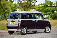 写真のボディーカラーはスムースグレーマイカメタリック×プラムブラウンクリスタルマイカ。