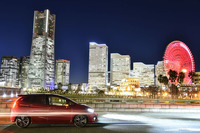 ドライブの最後に、横浜みなとみらい21の夜景を楽しむ。都会ならではの絶景だ。