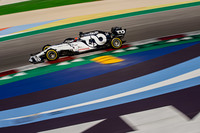 14年間続いたトロロッソ時代から、名前もカラーリングも一新されたアルファタウリ。その起源は、F1の荒波にもまれながら20年もの間奮闘を続けた弱小チーム、ミナルディである。（Photo=Getty Images / Red Bull）