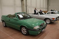 こちらは「アルファ・ロメオ33」のフルタイム4WD仕様（1993年）を、当時のエンガルカーというカロッェリアがワンオフでコンバーチブルとしたもの。10万ユーロ（約1644万円）と、かなり強気な値札が付いていた。